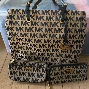 Michael Kors jet set tote bag, with matching personal/makeup bag and wallet.